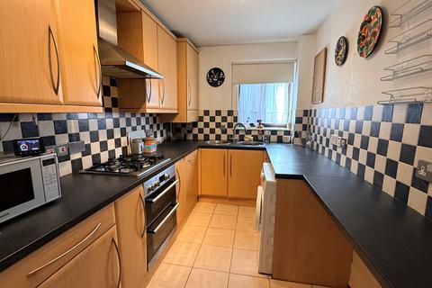 2 bedroom apartment to rent, Savill Court, Woodford Green, IG8