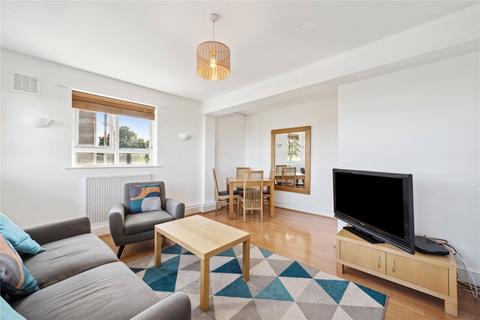 3 bedroom flat to rent, Urmston Drive, London