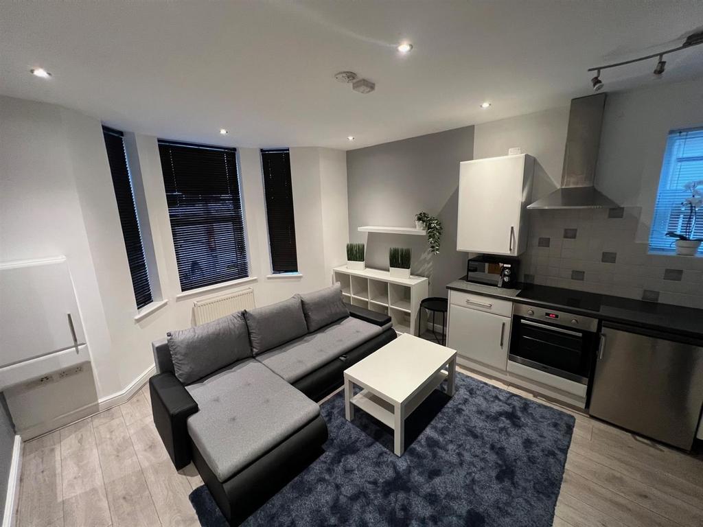 Apartment in Bournemouth, Lansdowne - View 4