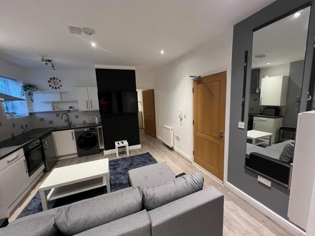 Apartment in Bournemouth, Lansdowne - More