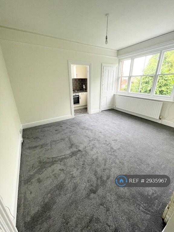 Apartment in Barnet - View 2