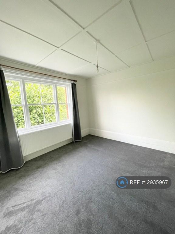 Apartment in Barnet - View 4