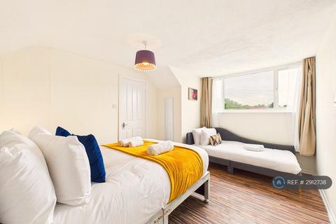 3 bedroom semi-detached house to rent, Saywell Road, Luton, LU2