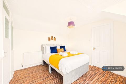 3 bedroom semi-detached house to rent, Saywell Road, Luton, LU2