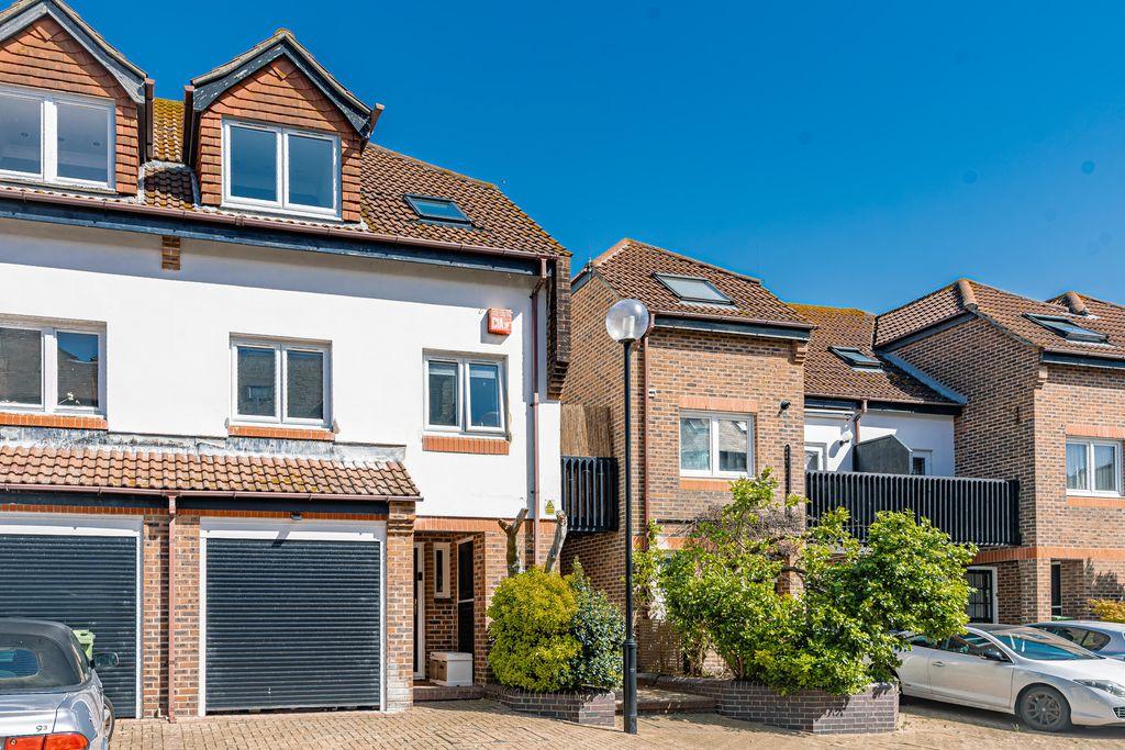 4 bedroom townhouse to rent