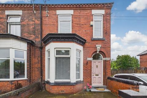 3 bedroom end of terrace house for sale, Bolton Road, Manchester M46
