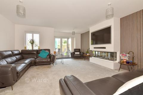 3 bedroom semi-detached house for sale, Wheel Mews, Ashford TN25
