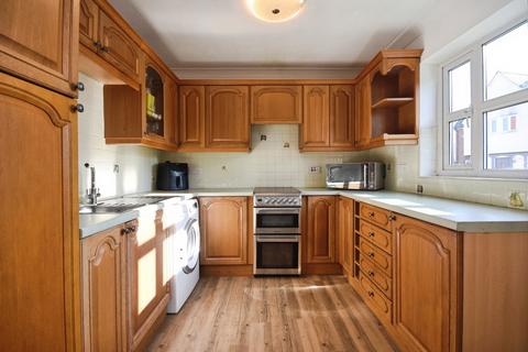 2 bedroom flat for sale, Gandalfs Ride, South Woodham Ferrers, Chelmsford, Essex, CM3