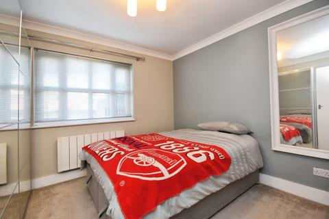 2 bedroom flat for sale, Gandalfs Ride, South Woodham Ferrers, Chelmsford, Essex, CM3
