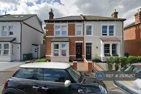 1 bedroom in a house share to rent, Sidney Road, Staines-Upon-Thames, TW18