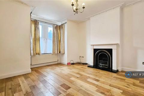 1 bedroom in a house share to rent, Sidney Road, Staines-Upon-Thames, TW18