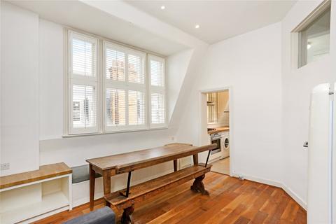 3 bedroom flat to rent, Lurline Gardens, London, SW11
