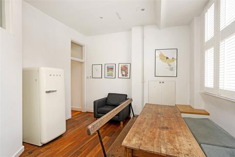 3 bedroom flat to rent, Lurline Gardens, London, SW11