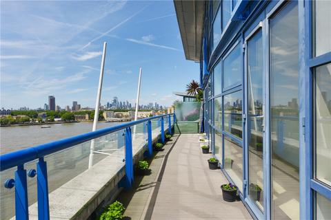 undefined, Newton Place, London, E14