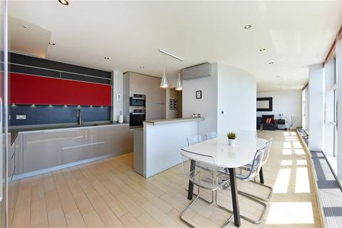 undefined, Newton Place, London, E14