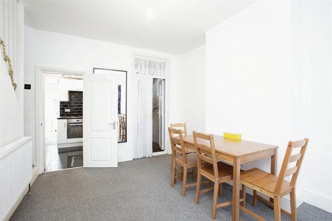 2 bedroom terraced house for sale, Falcon Street, London, E13