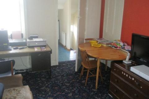 2 bedroom flat to rent, Hampstead Road, Newcastle upon Tyne, NE4 8TP