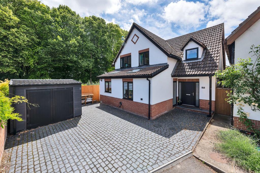 4 bedroom detached house for sale