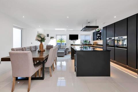 4 bedroom detached house for sale, Old North Road, Royston SG8