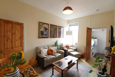 3 bedroom flat for sale, Chillingham Road, Heaton, Newcastle upon Tyne
