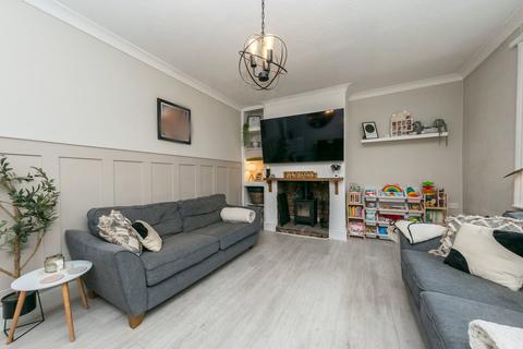 3 bedroom terraced house for sale, Cumberworth Road, Skelmanthorpe, HD8