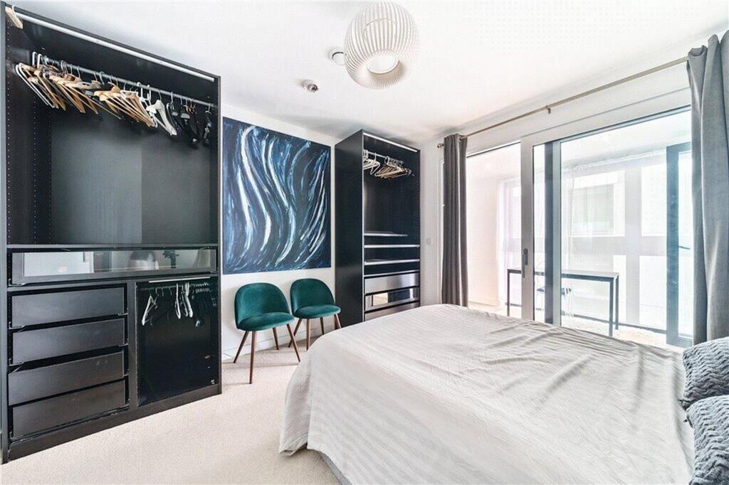 Master bedroom, balcony