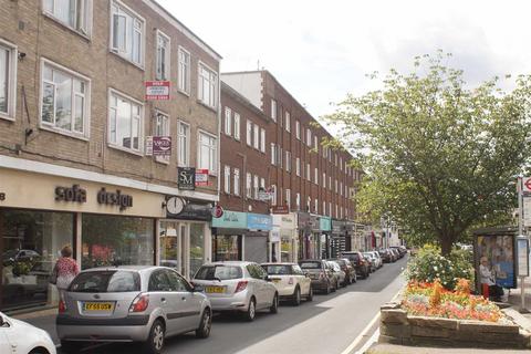 2 bedroom flat to rent, Brooklyn Court, High Road, Loughton