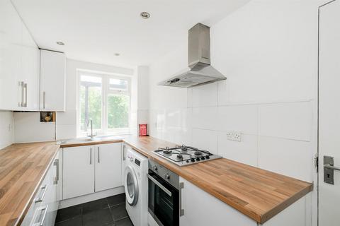 2 bedroom flat to rent, Brooklyn Court, High Road, Loughton