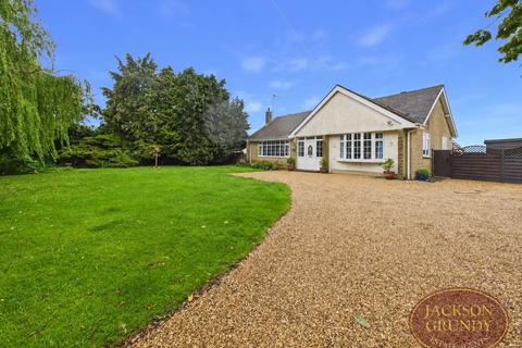 4 bedroom detached bungalow for sale, Long Buckby Road, Daventry, NN11 2LT