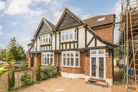Raeburn Avenue, Surbiton KT5