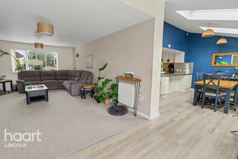 4 bedroom detached house for sale, Falklands Close, Lincoln