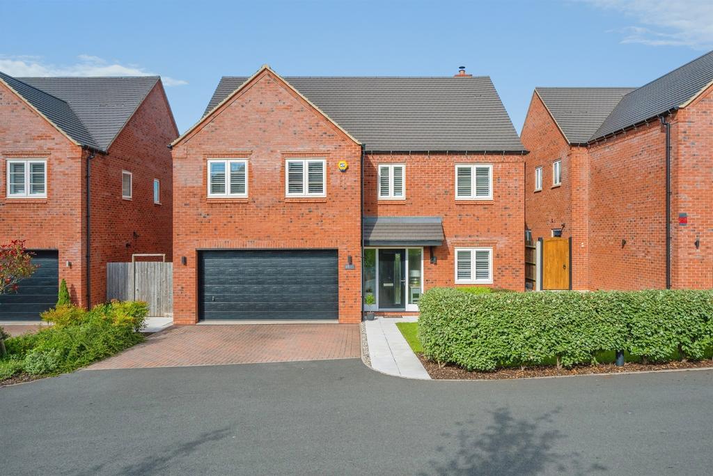 5 bedroom detached house for sale