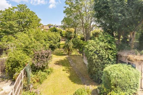 2 bedroom flat for sale, Longley Road, London SW17