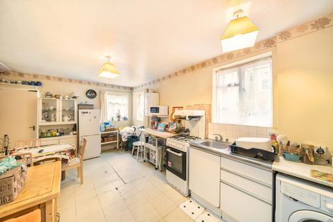 2 bedroom flat for sale, Longley Road, London SW17