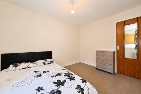 2 bedroom house to rent, Statham Court, Amen Corner, Bracknell, RG42