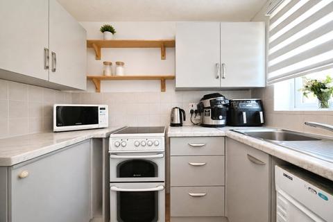 2 bedroom house to rent, Statham Court, Amen Corner, Bracknell, RG42