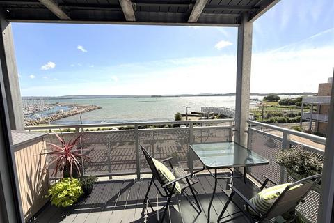 2 bedroom apartment for sale, Sandpiper House, Harbour Reach, Poole