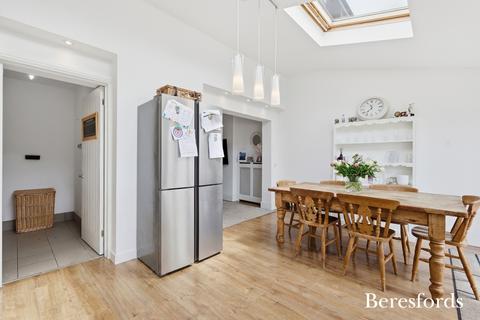 3 bedroom semi-detached house for sale, Nightingale Avenue, Upminster, RM14