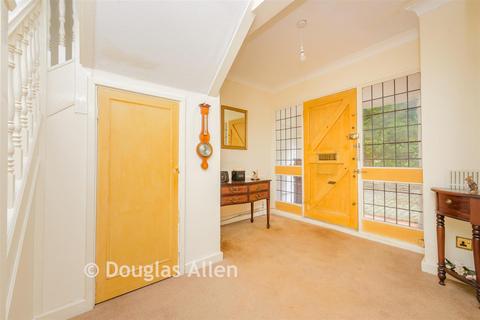 Woodbury Hill, Loughton IG10