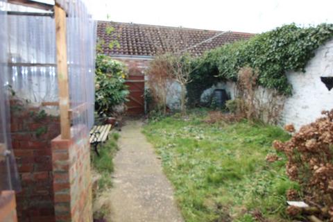 2 bedroom terraced house to rent, Checker Street, King's Lynn, PE30