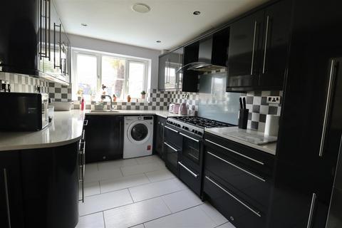 4 bedroom detached house for sale, Linden Close, Gilberdyke, Brough