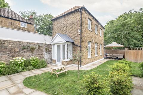 Ham Street, Richmond, TW10