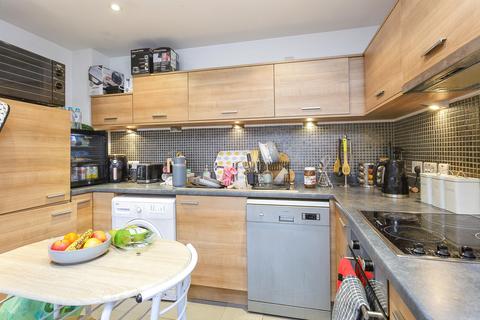 2 bedroom flat to rent, Hamburg House, Portsmouth, PO1