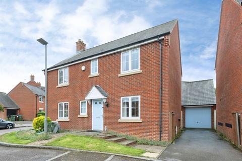 4 bedroom detached house for sale, Featherbed Close, Winslow, BUCKINGHAM