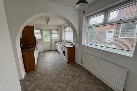 3 bedroom semi-detached house to rent, Edale Road, Stretford, M32