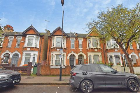 3 bedroom flat to rent, Central Park Road, London, E6