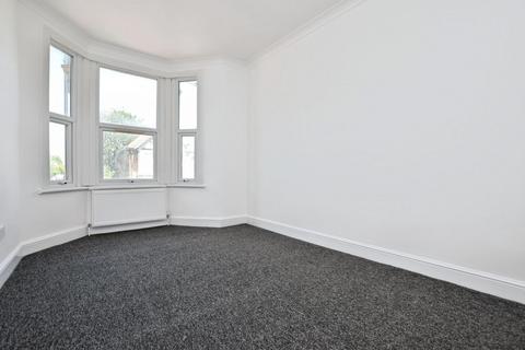 3 bedroom flat to rent, Central Park Road, London, E6