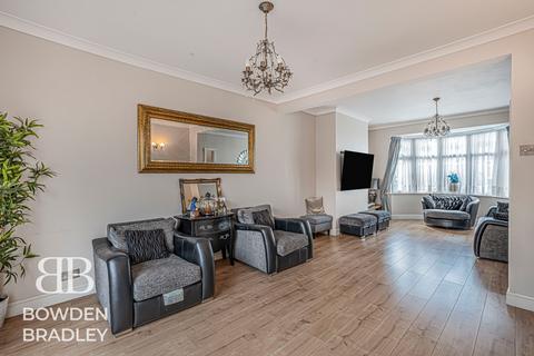 4 bedroom end of terrace house for sale, Selwyn Avenue, Ilford, IG3