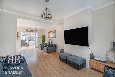 4 bedroom end of terrace house for sale, Selwyn Avenue, Ilford, IG3