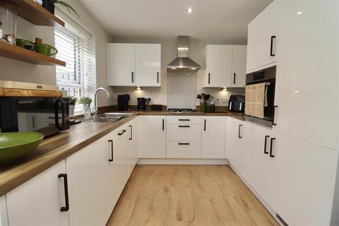 4 bedroom detached house for sale, Airedale Drive, Brough